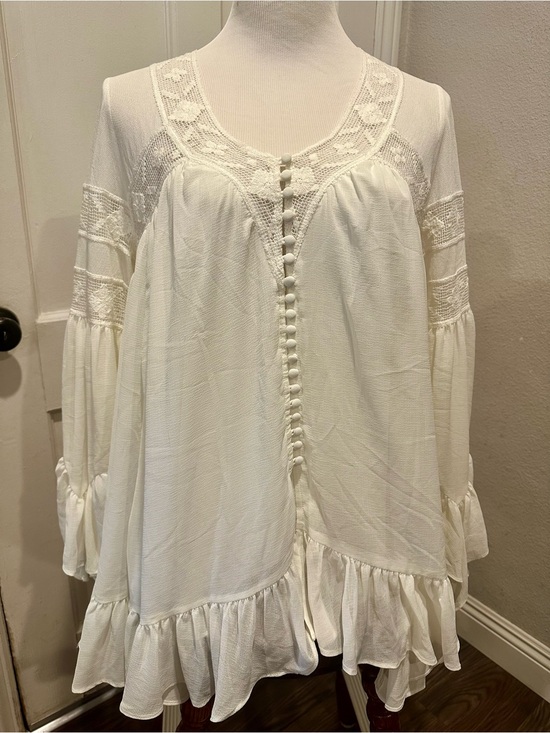 Free People Tops - Free People Cream Button-Front Peasant Blouse Boho Chic Lightweight Ruffles M